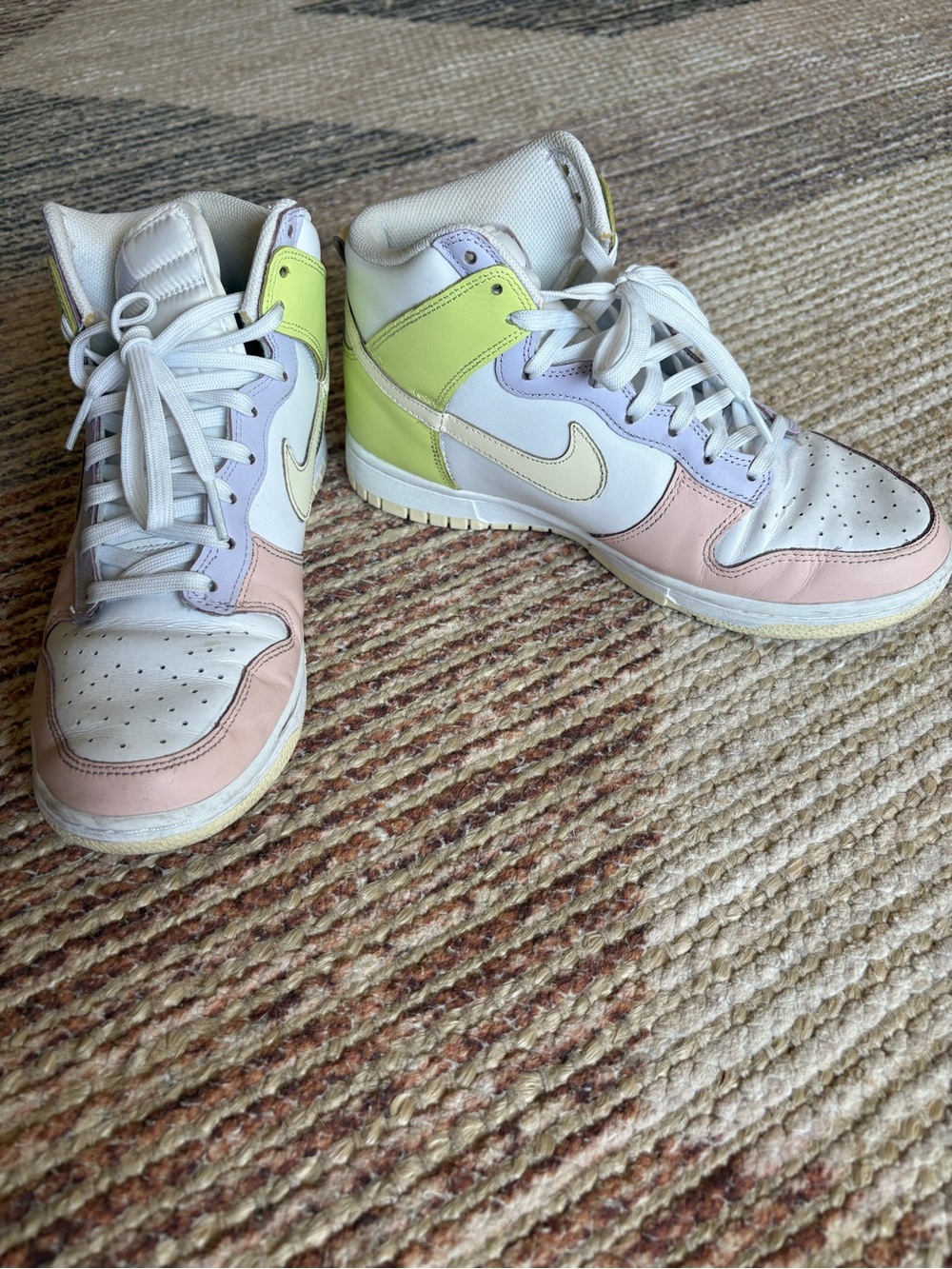 Nike Dunk High SE Sneakers with Pastel Pink, Yellow & Lilac Accents, Sz 9W